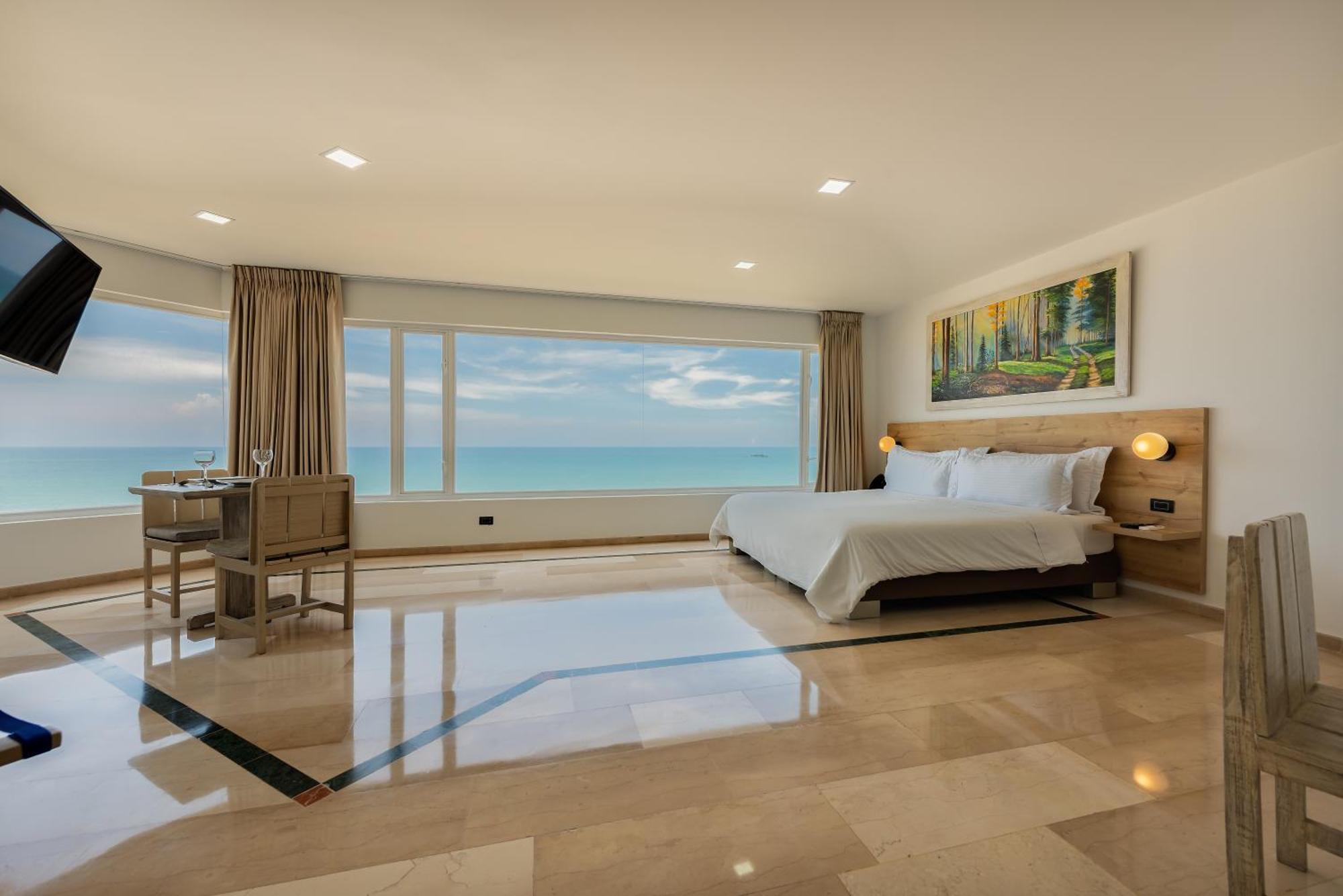 Regatta Hotel 4*