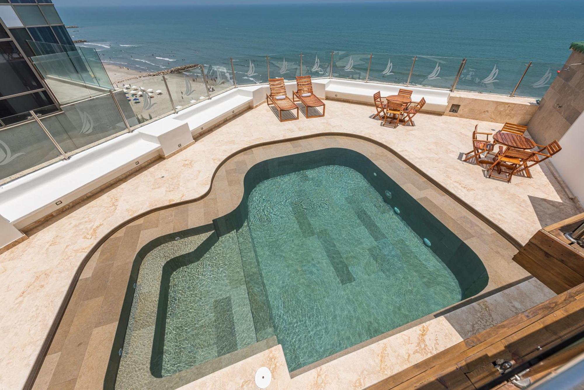 Regatta Hotel