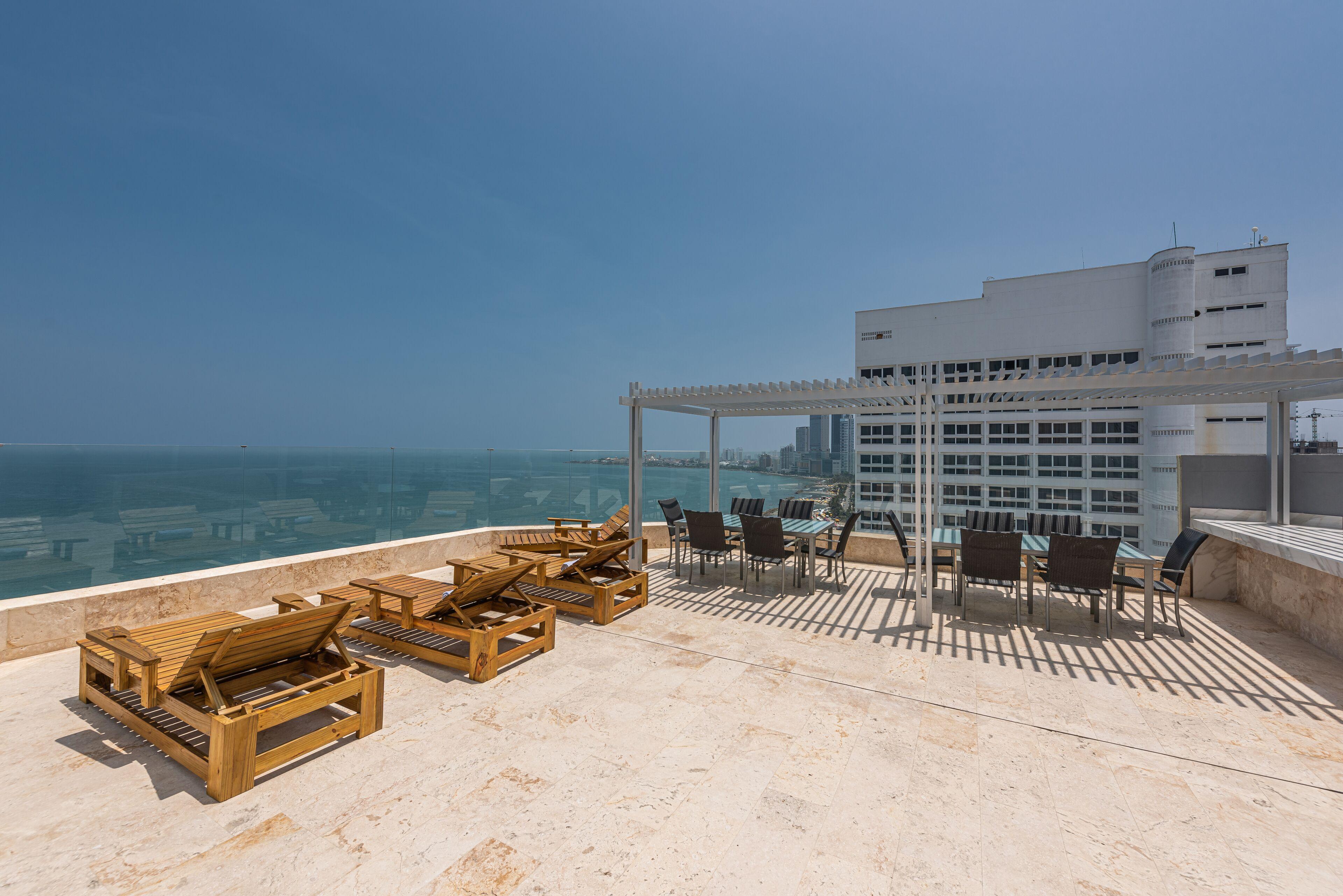 Regatta Hotel 4*