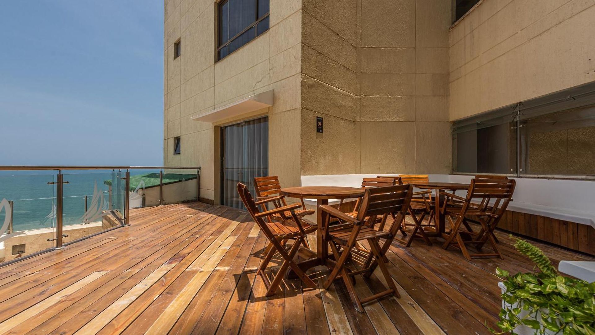 Regatta Hotel 4*