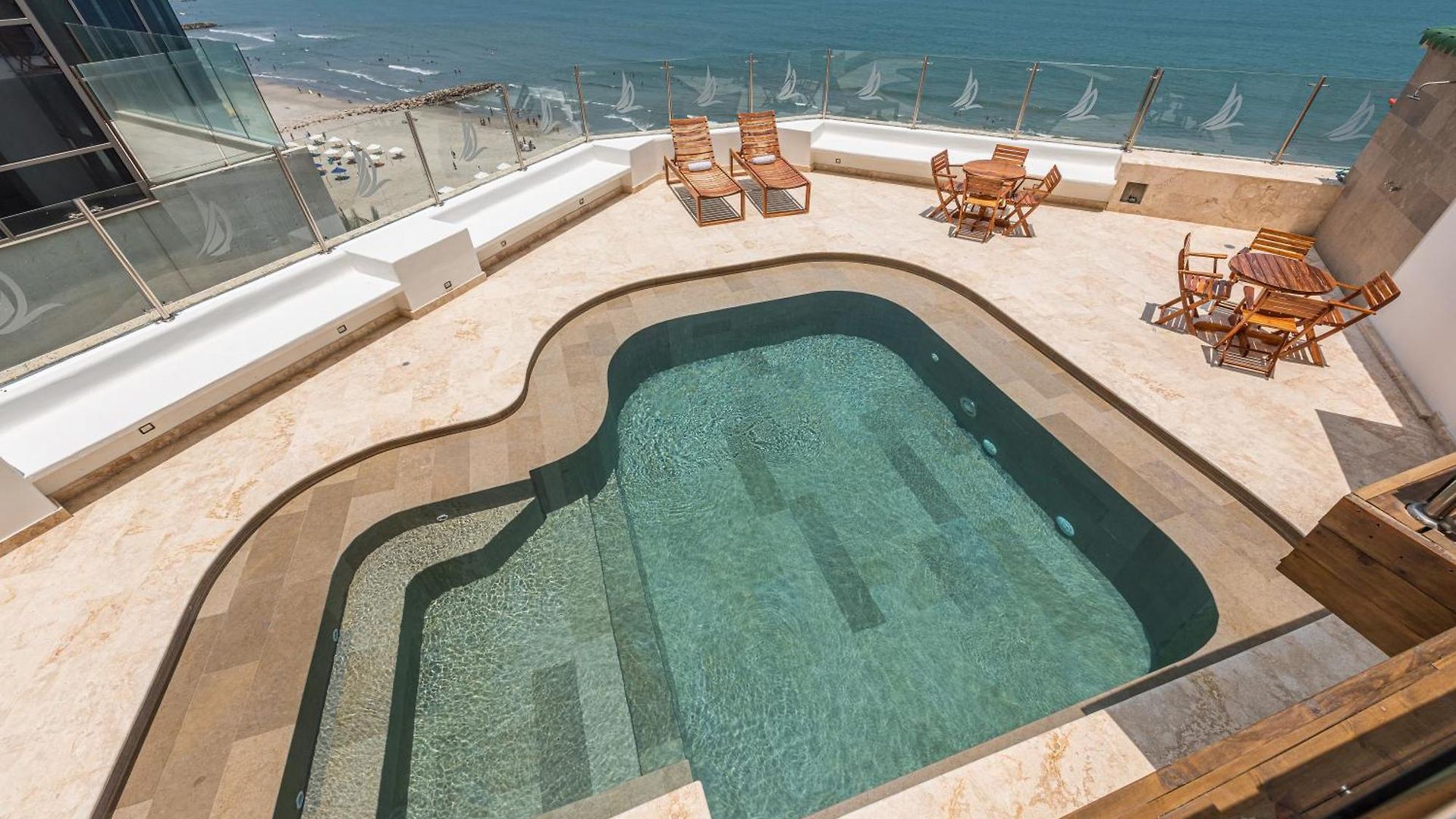 Regatta Hotel