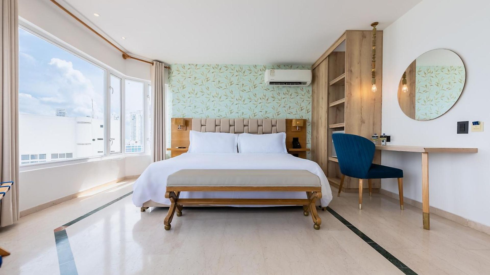 Regatta Hotel 4*