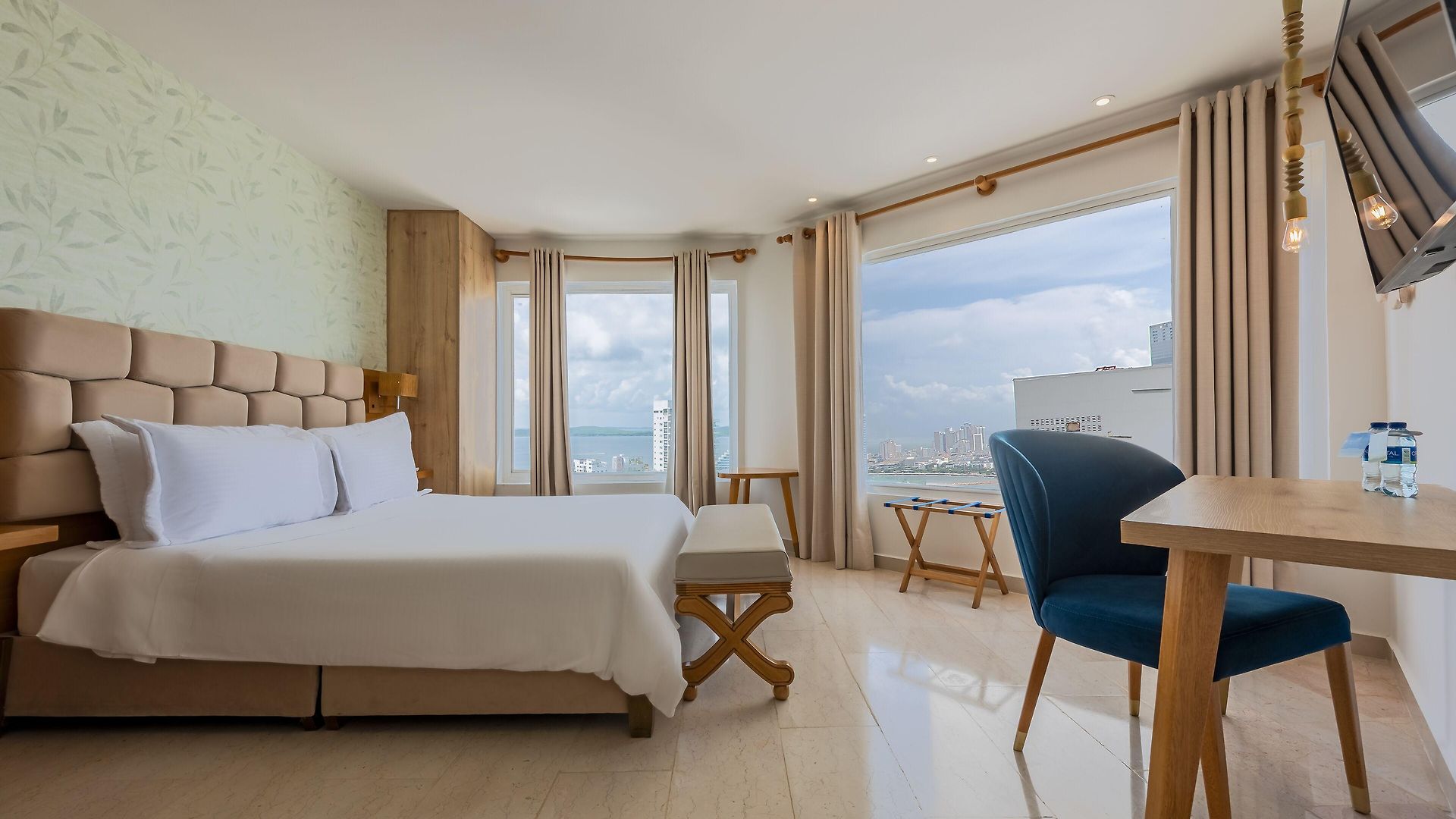 Regatta Hotel 4*