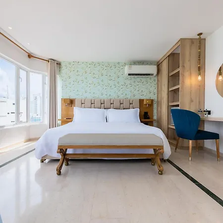 Regatta Hotel 4*