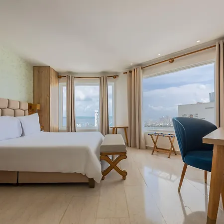 Regatta Hotel 4*