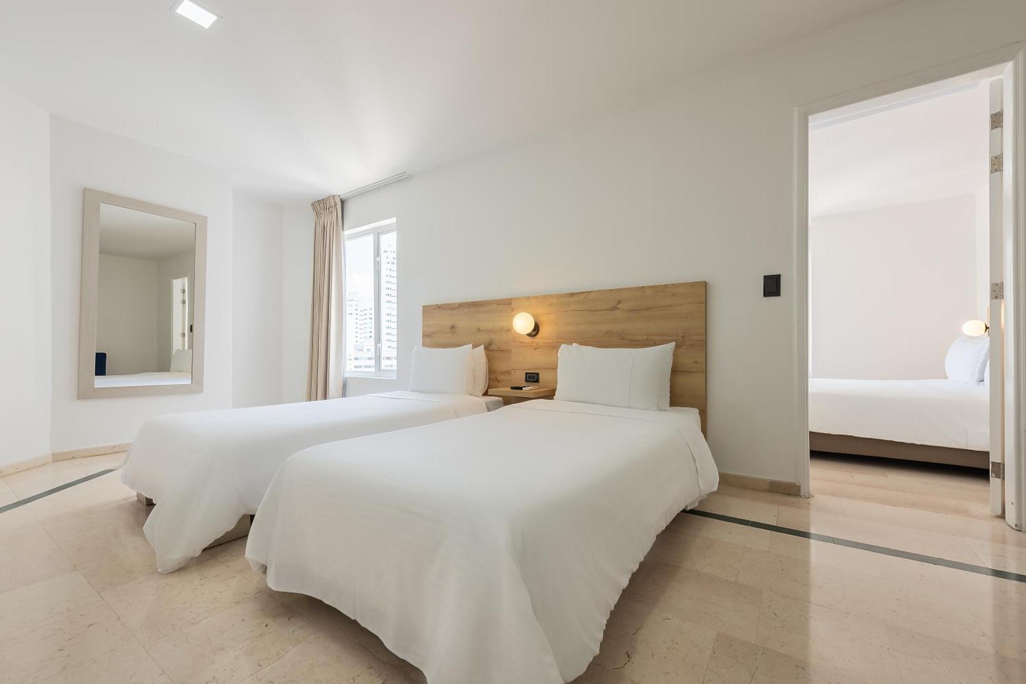Regatta Hotel 4*